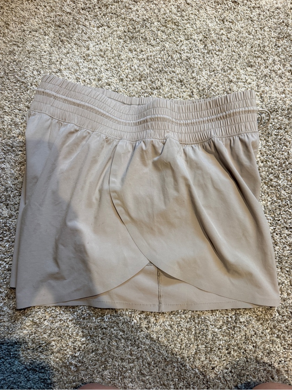 Abercrombie YPB High-Waist Relaxed Shorts in Light Taupe - Picture 2 of 3
